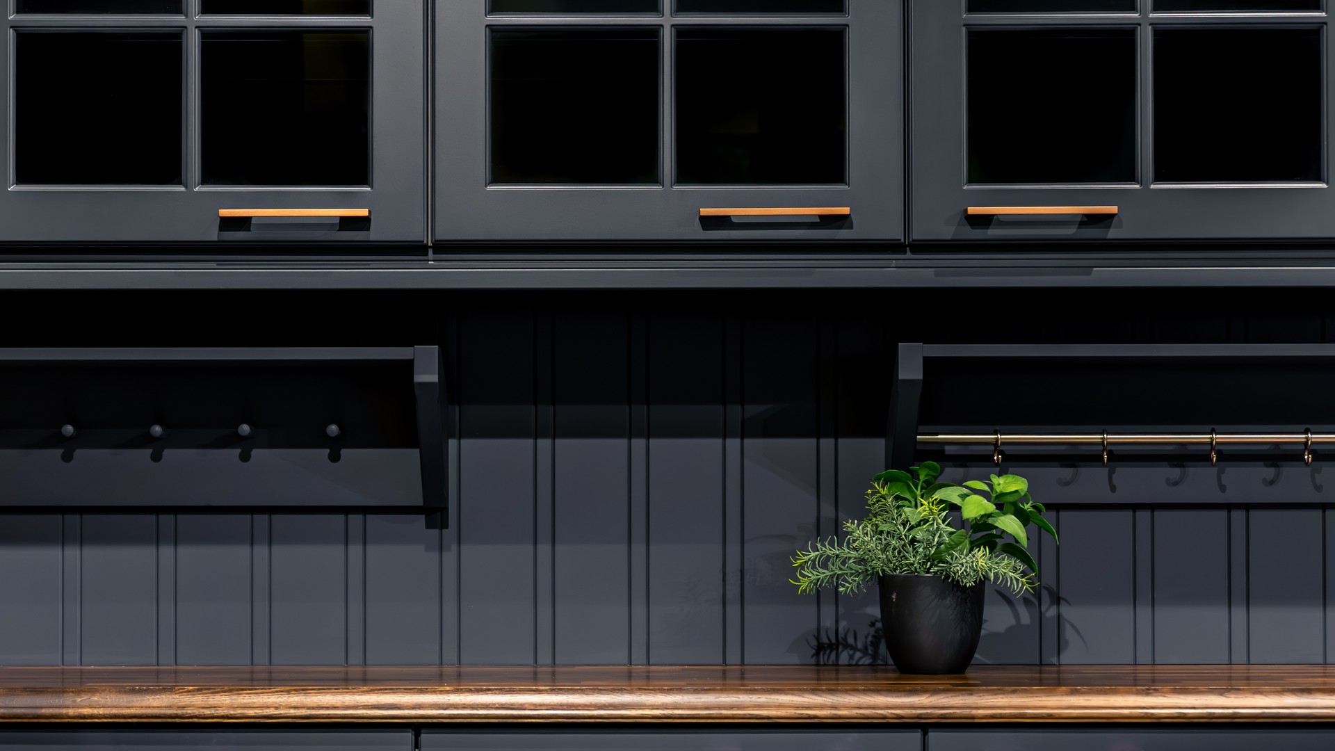 Dark or Light Cabinets? Your Kitchen’s Light Decides