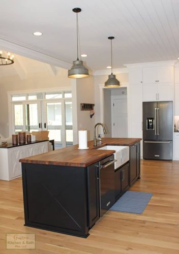 kitchen island with farmhouse sink